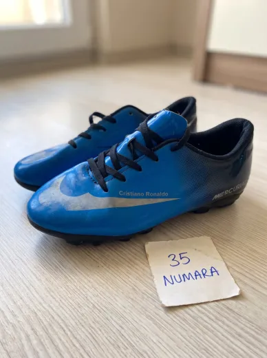 Nike 35 numara krampon (çim) / halı saha