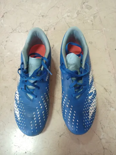 Adidas 43.5 numara krampon (çim)